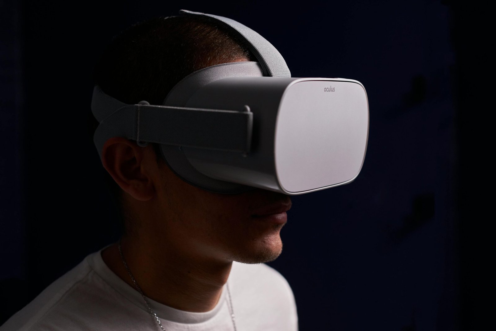 Read more about the article Oculus Rift S Review: Navigating the Virtual Realm